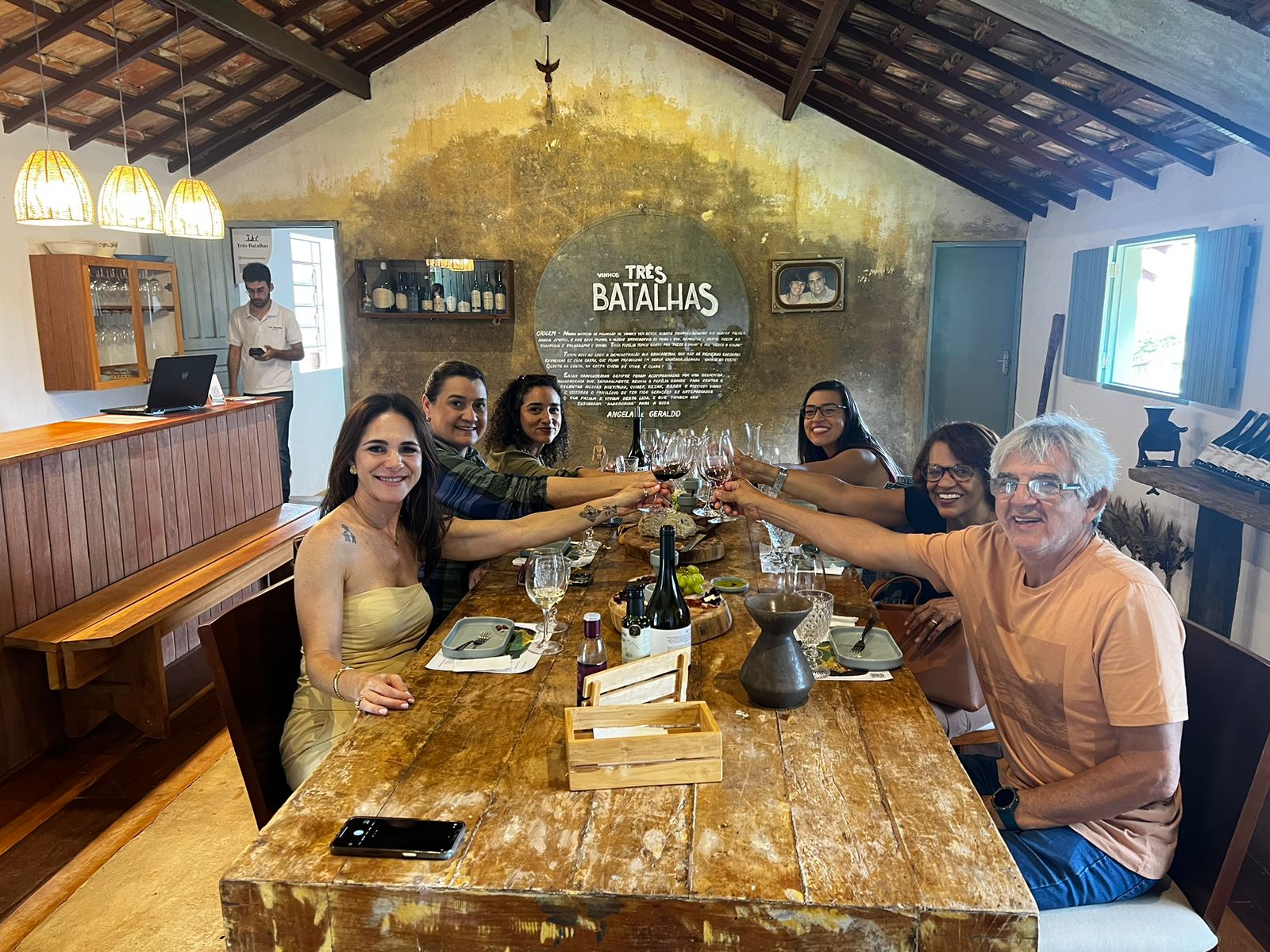 vinho_experiencia_em_grupo_01-1-1.jpeg